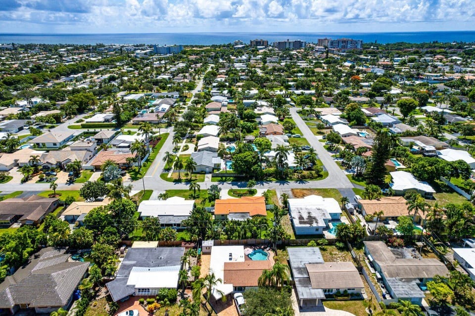 2 miles from the beach--Deerfield beach