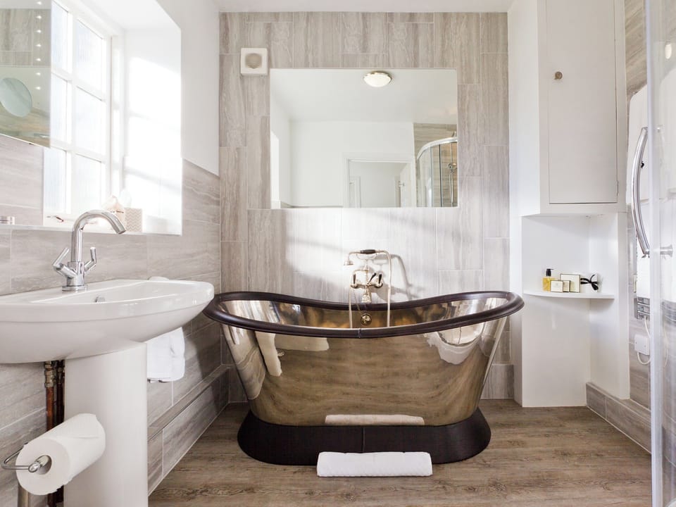 Bathroom | The Gatehouse Cottage, Wells