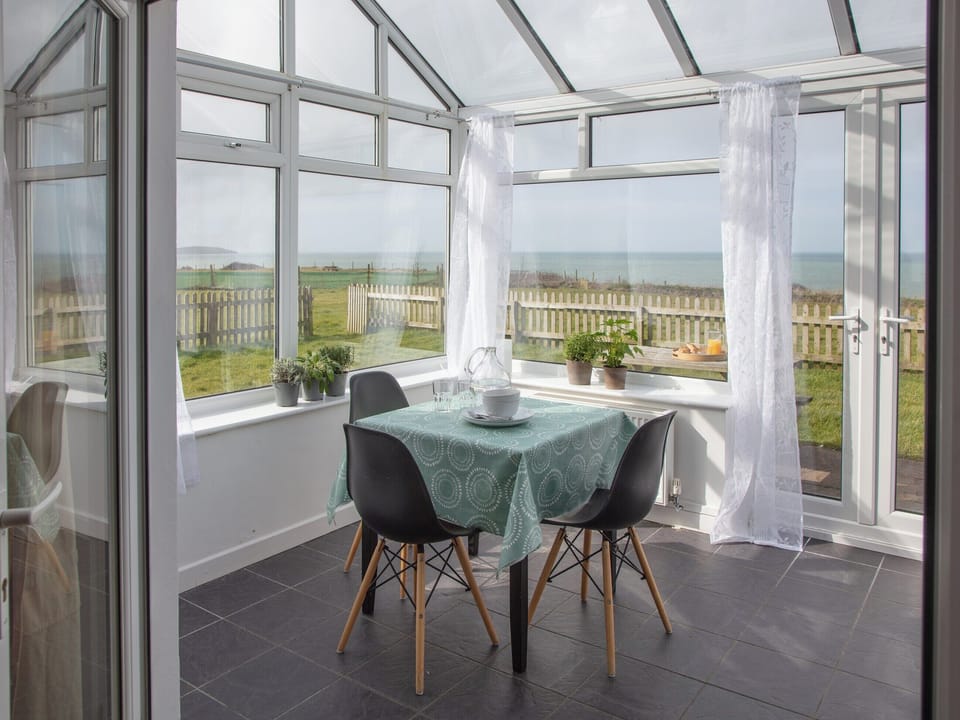 Conservatory | Hayloft - Bach Wen Cottages, Clynnog Fawr