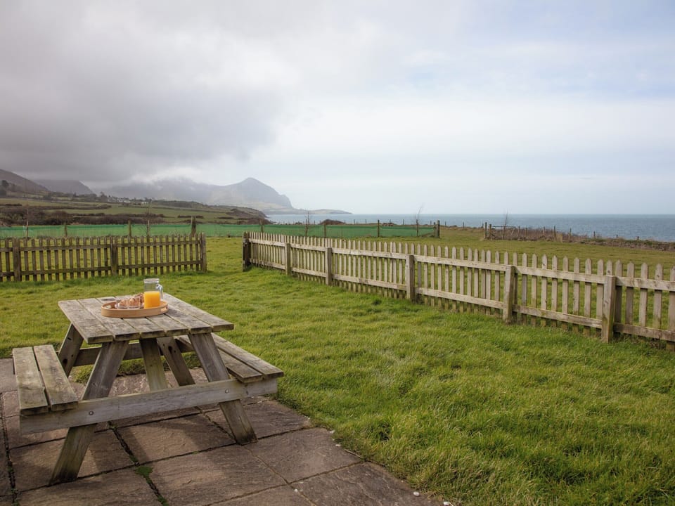 Garden | Hayloft - Bach Wen Cottages, Clynnog Fawr