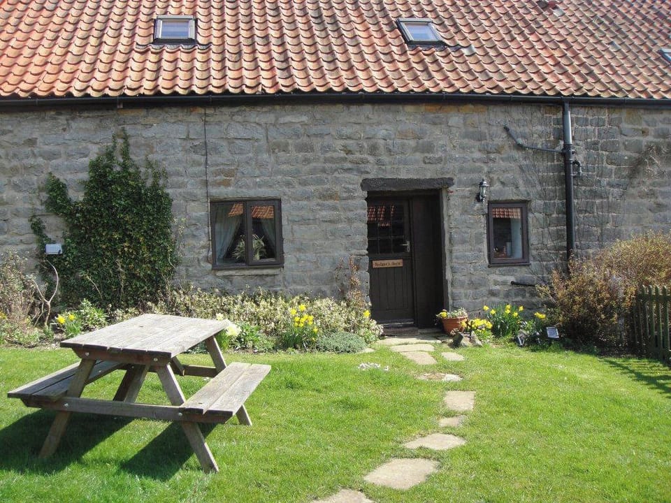 Whitehall Farm Cottages - Badger&rsquo;s Barn, Staintondale near Scarborough