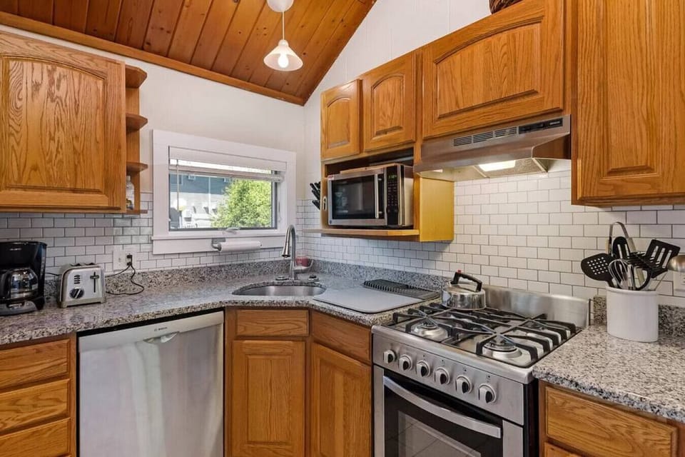Additional angle of the kitchen