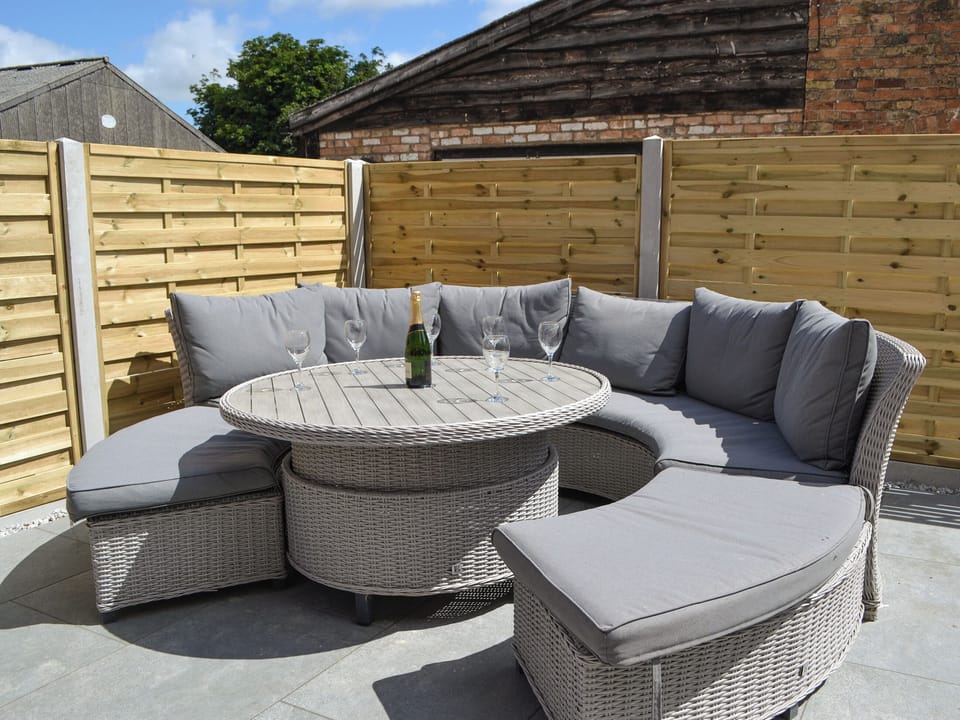 Outdoor area | Mulberry Cottage - Brian&rsquo;s Barns, Skerne, near Driffield
