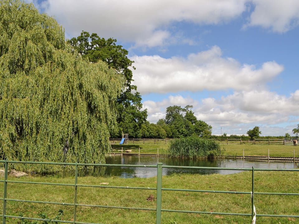 Garden and grounds | Mulberry Cottage - Brian&rsquo;s Barns, Skerne, near Driffield