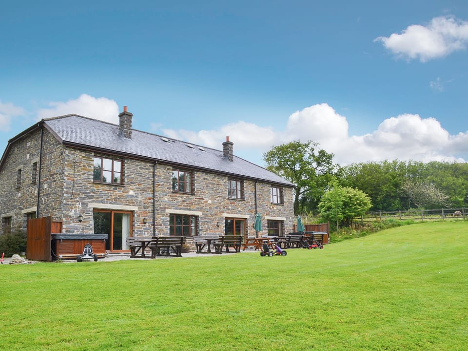 Large lawned grounds with mature planting | Elderberry House - Sherrill Farm Holiday Cottages, Dunterton, near Tavistock