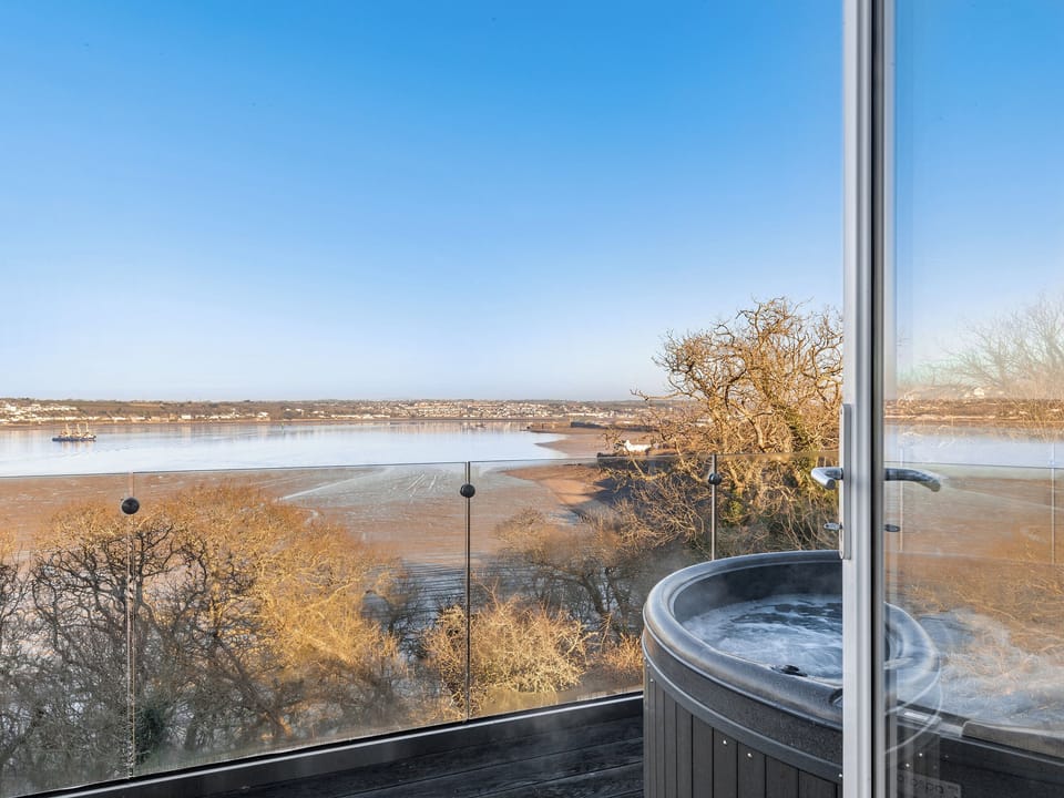 Hot tub | Ocean Way, Pembroke Dock