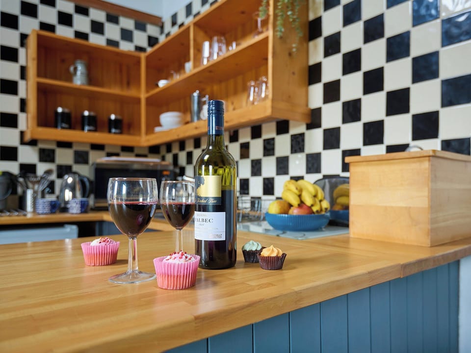 Kitchen | Bakery - Bach Wen Cottages, Clynnog Fawr