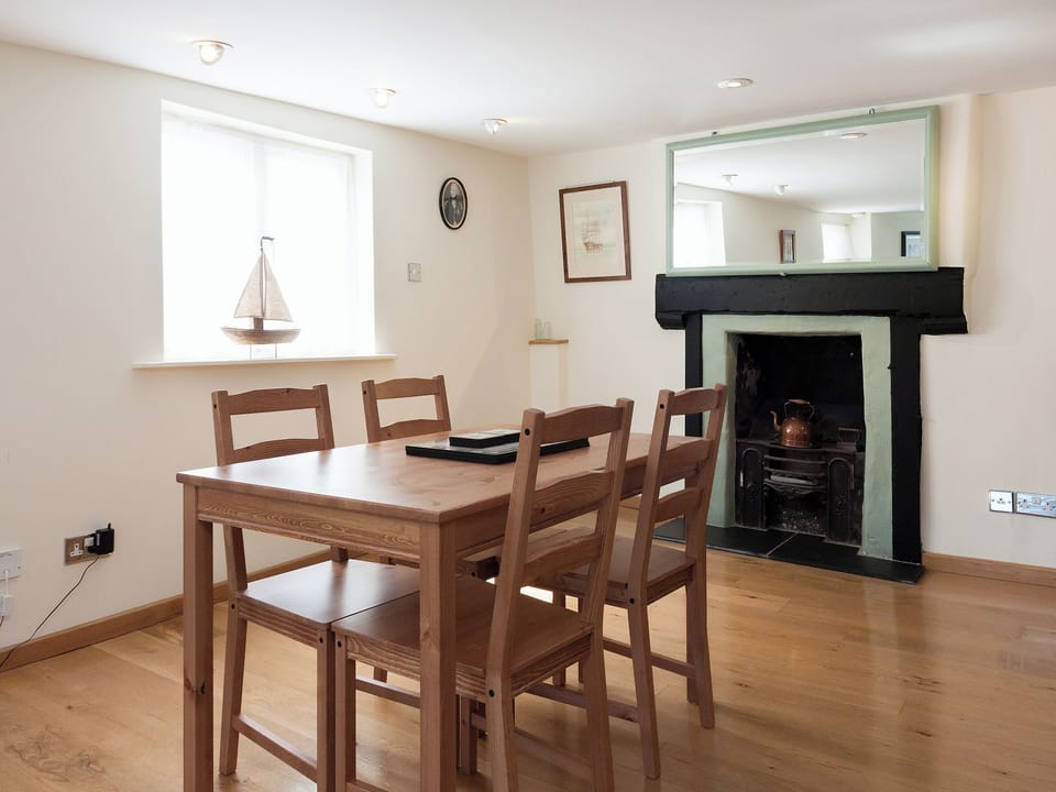 Charming dining area | Nelson Steps 3, Dartmouth
