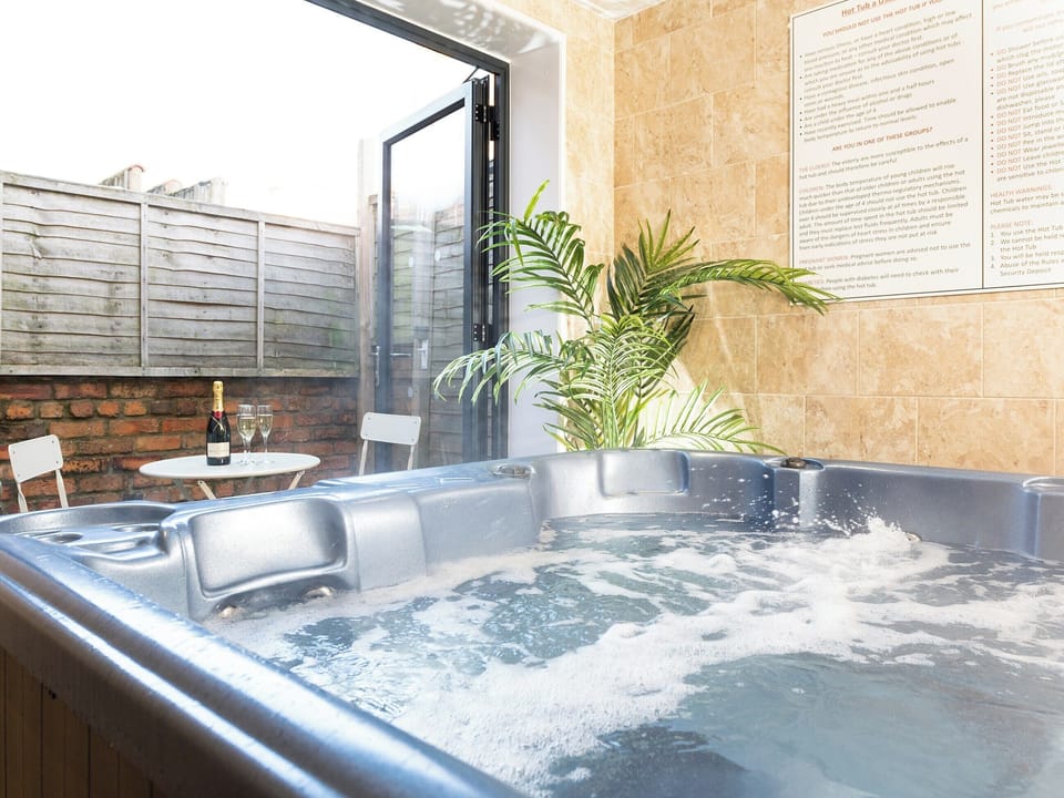 Hot tub | Ravines - The Town Houses, Scarborough