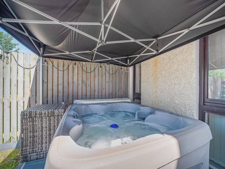 Hot tub | 3 Ladyknowe - Ladyknowe, Moffat