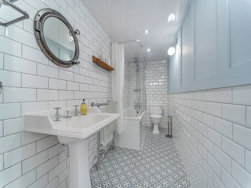 Bathroom | 3 Ladyknowe - Ladyknowe, Moffat