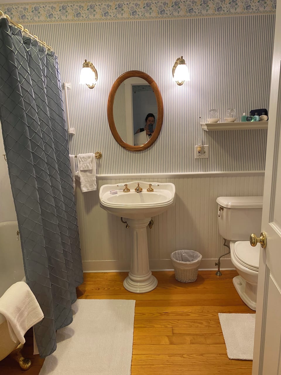 The Cottage Apartment, Child Friendly | Bathroom | Free toiletries, hair dryer, bathrobes, towels