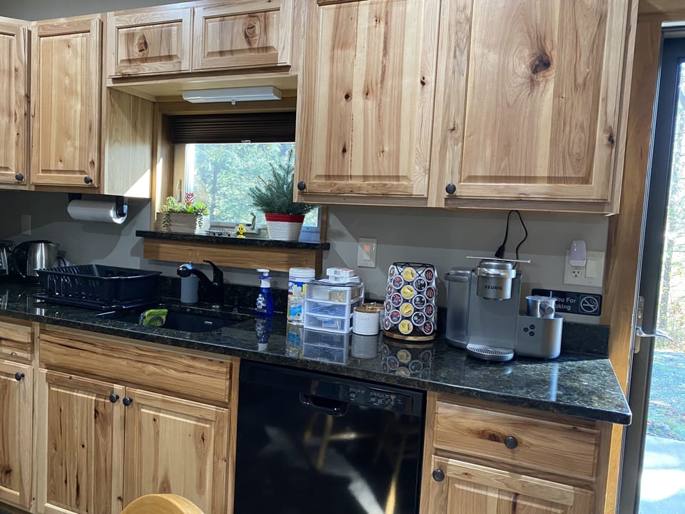 Kitchen granite countertops