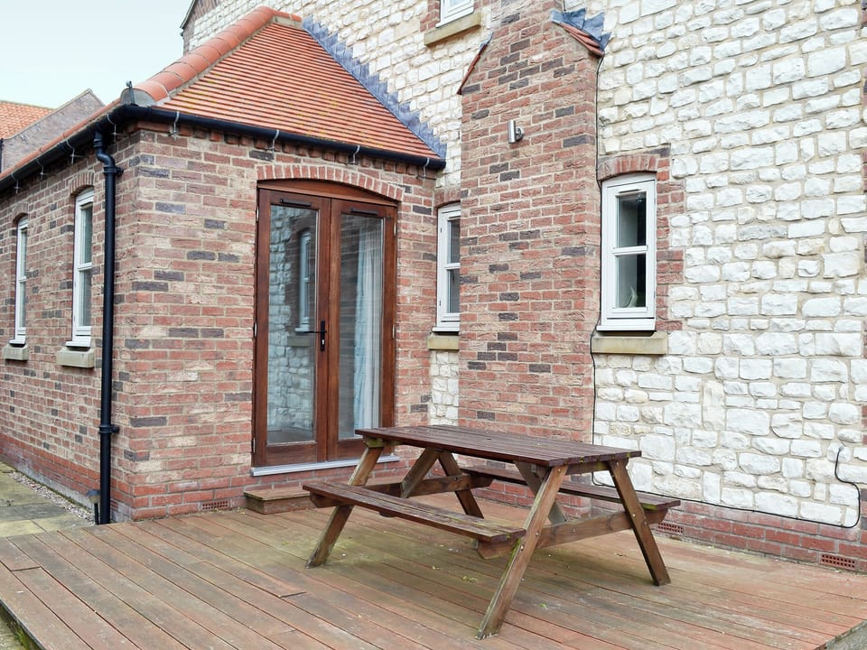 Sitting-out-area | Gull Newk Cottage, Flamborough near Bridlington