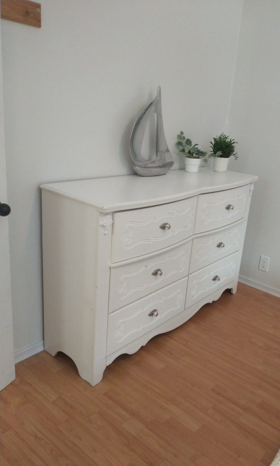 primary dresser area