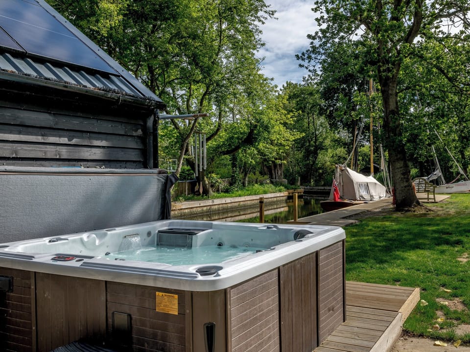 Hot tub | The Mowle, Ludham