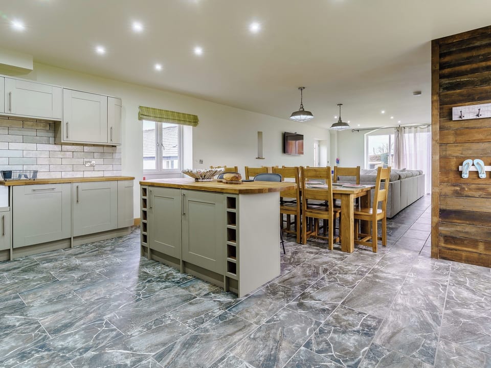 Kitchen/diner | The Millhouse - Musselwick Farm, St Brides