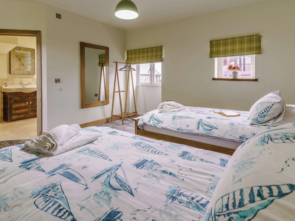 Twin bedroom | The Millhouse - Musselwick Farm, St Brides