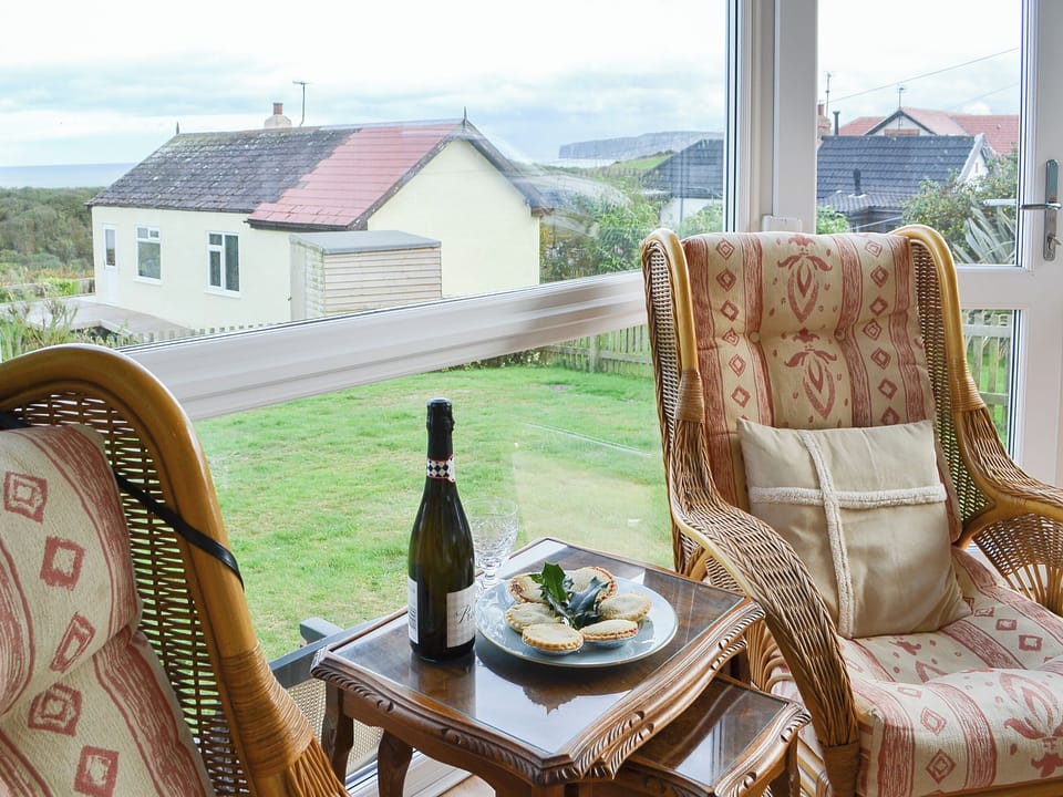 Sun room | Tigh Na Mara - Hunmanby Gap Cottages, Hunmanby Gap, near Filey