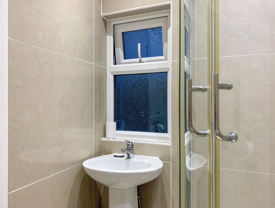 Shower room | Watkin Cottage, Conwy
