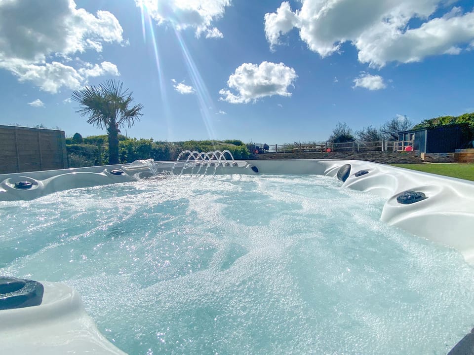 Hot tub | Glenvar, Elmer