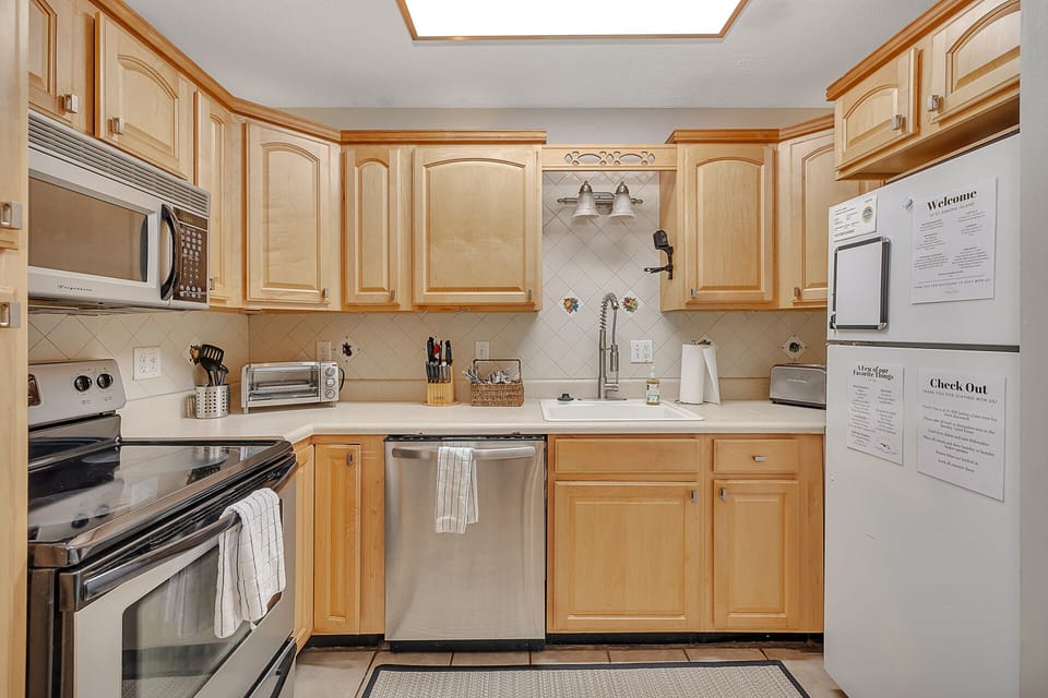 Full kitchen with basic kitchen necessities