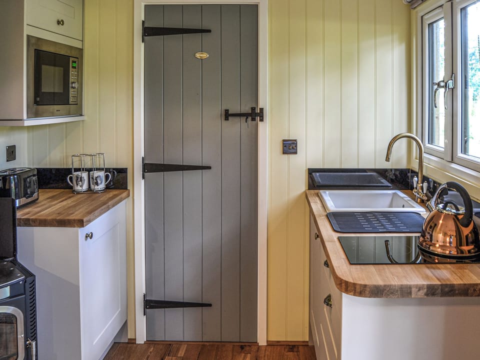 Kitchen | Oak - Manor Farm Retreats, Cantley
