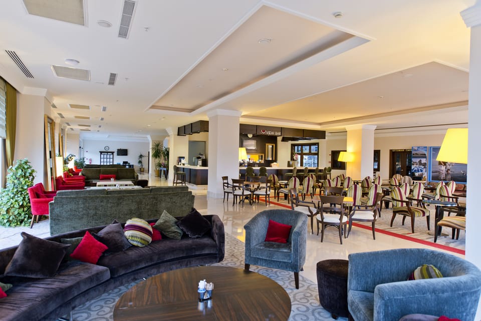 4 bars/lounges, poolside bar, beach bar