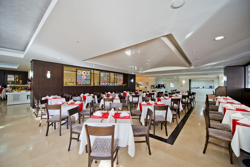 5 restaurants; breakfast, lunch, and dinner served