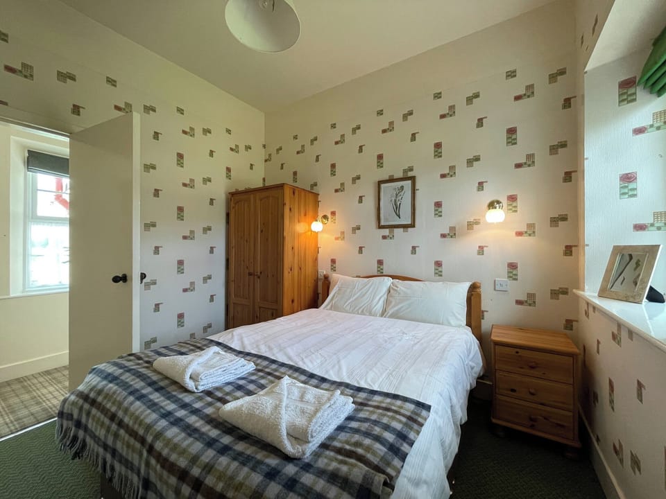 Double bedroom | Birch Cottage - Easter Dalziel Farm Cottages, Dalcross, near Inverness