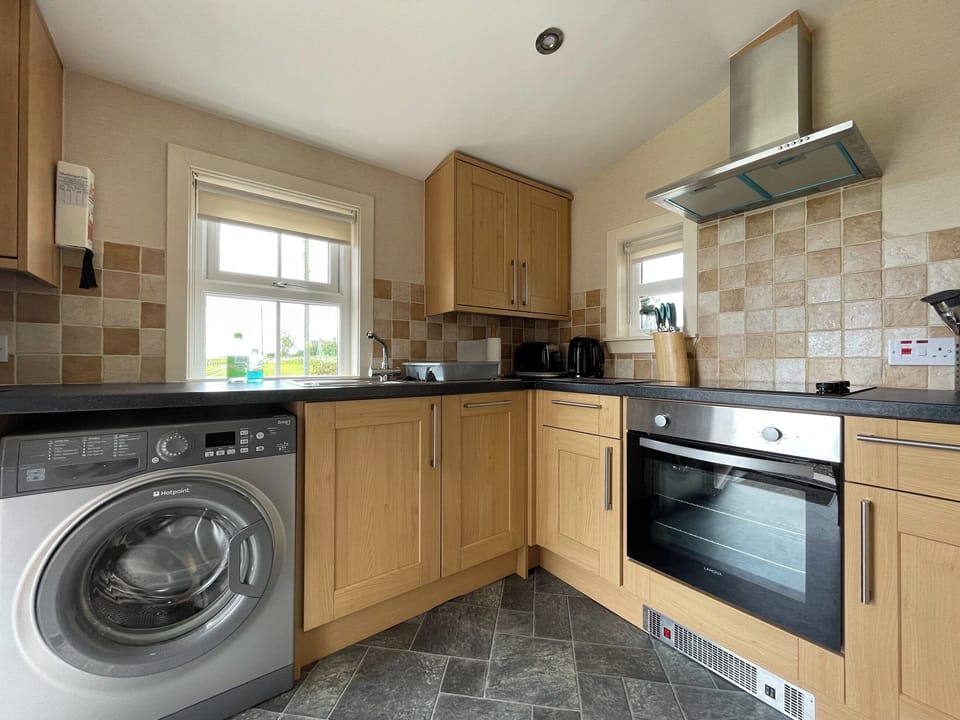 Kitchen | Birch Cottage - Easter Dalziel Farm Cottages, Dalcross