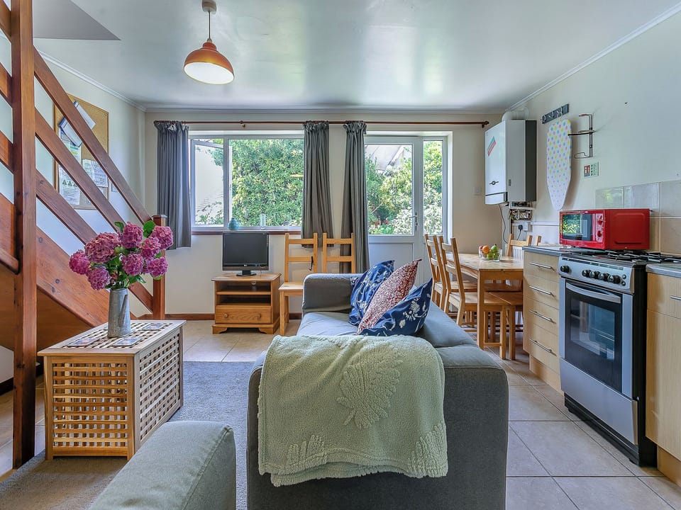 Open plan living space | The Vineries- 25 Mallard Cottage - The Vineries, Lands End, near Porthcurno