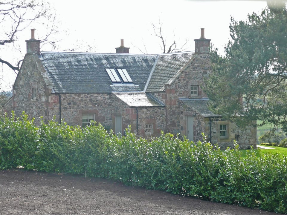 Clochridgestone Cottage, Glenfarg, Perthshire