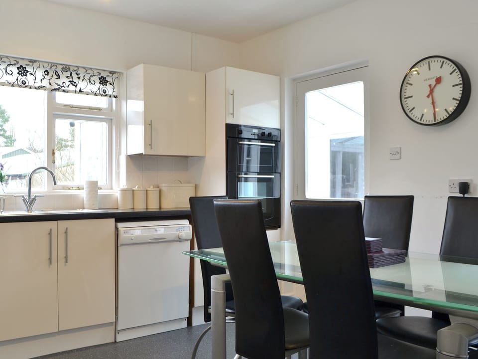 Kitchen/diner | Rosthwaite CottagesRosthwaite Bungalow, Windermere