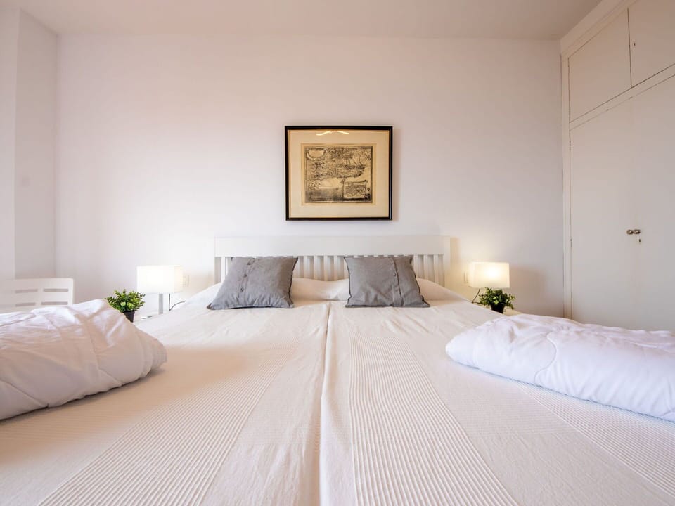 Furniture, Property, Comfort, Shade, Wood, Interior Design, Picture Frame, Lighting, Architecture, Bed