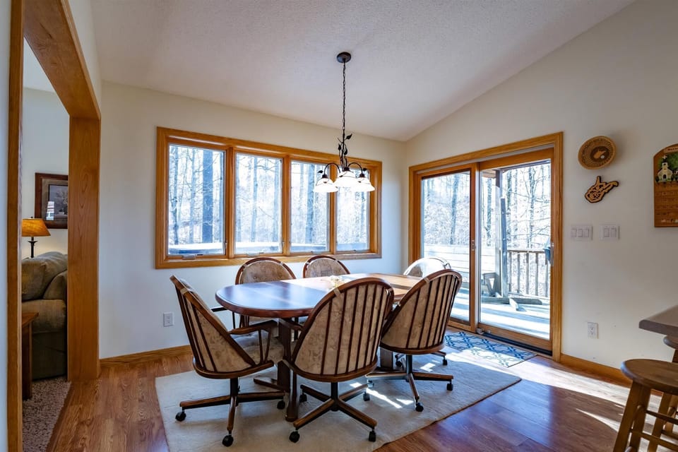 Main Level Dining Area 