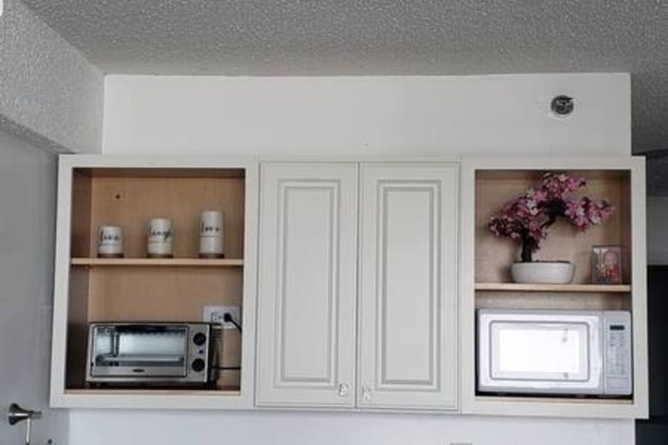 Left upper cabinet