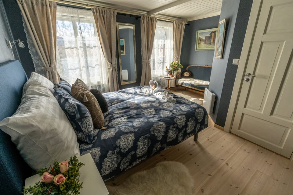 Individually furnished, bed sheets