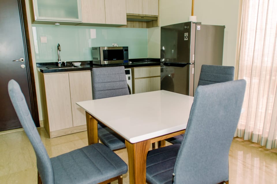 Apartment, 2 Bedrooms | Dining room
