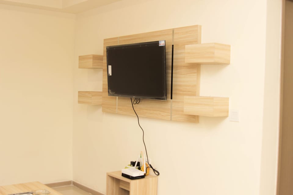 Apartment, 2 Bedrooms | Living area | TV
