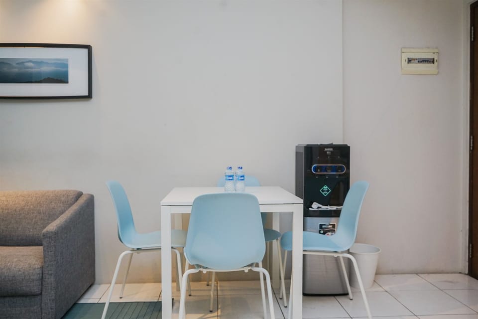 Apartment, 2 Bedrooms | Dining room