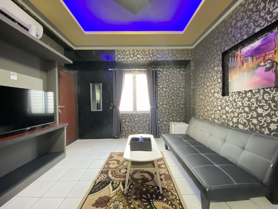 Apartment, 2 Bedrooms | Living area | TV