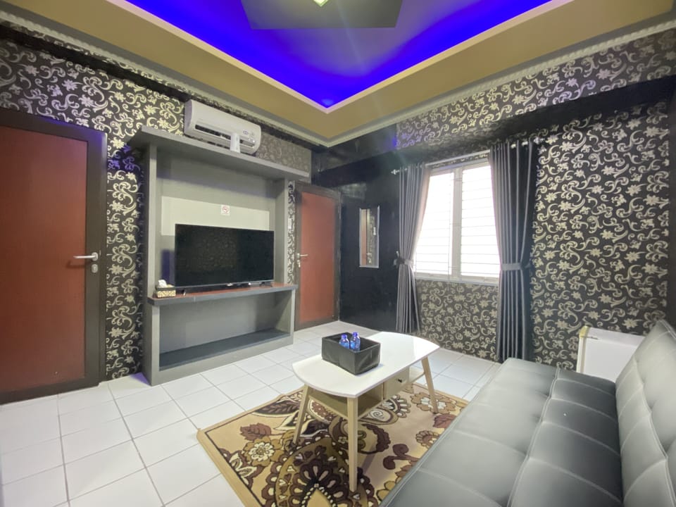Apartment, 2 Bedrooms | Living area | TV
