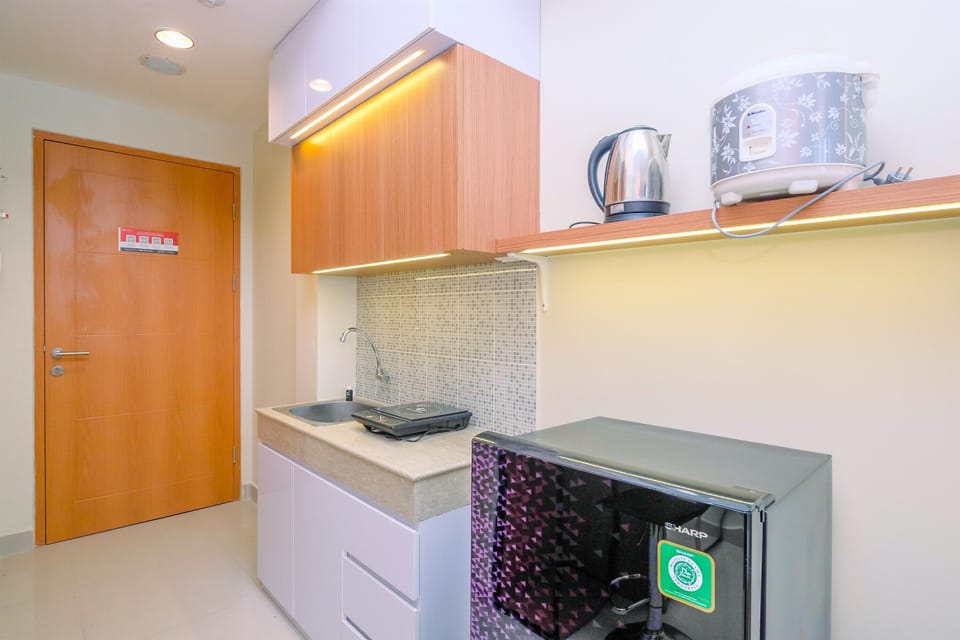Apartment | Private kitchen | Fridge, stovetop, electric kettle, cookware/dishes/utensils