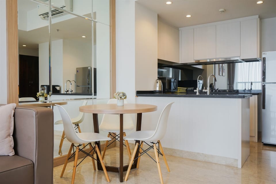 Apartment, 2 Bedrooms | Dining room