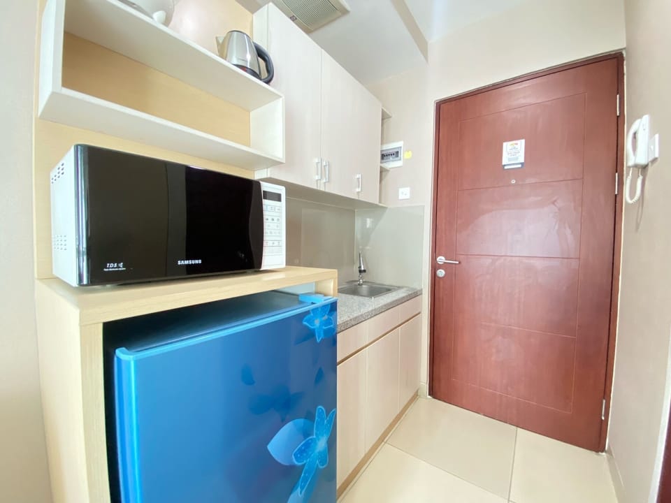 Apartment | Private kitchen | Fridge, cookware/dishes/utensils
