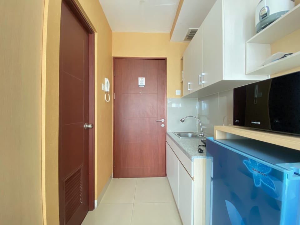 Apartment | Private kitchen | Fridge, stovetop, cookware/dishes/utensils