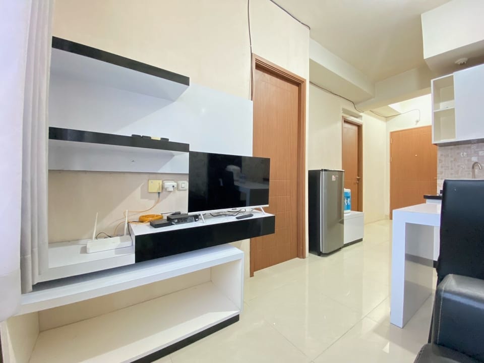 Apartment, 2 Bedrooms | Living area | TV