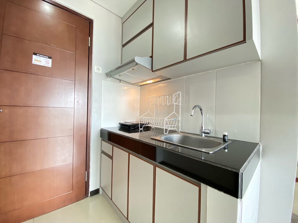 Apartment, 2 Bedrooms | Private kitchen | Fridge, stovetop, cookware/dishes/utensils