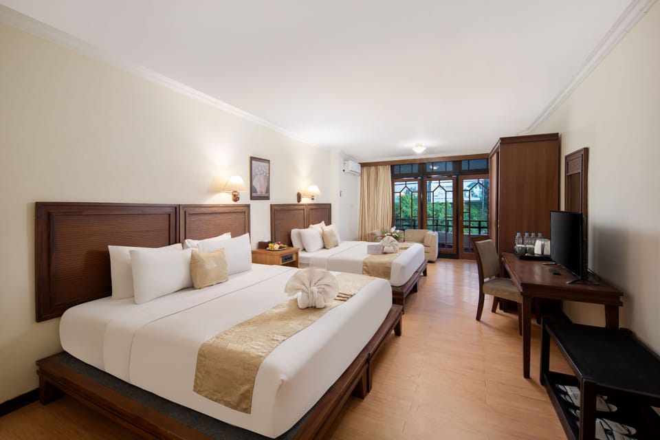 Family Room | Minibar, in-room safe, desk, soundproofing